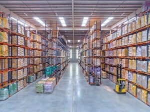 reach truck handles goods tall warehouses.1.3